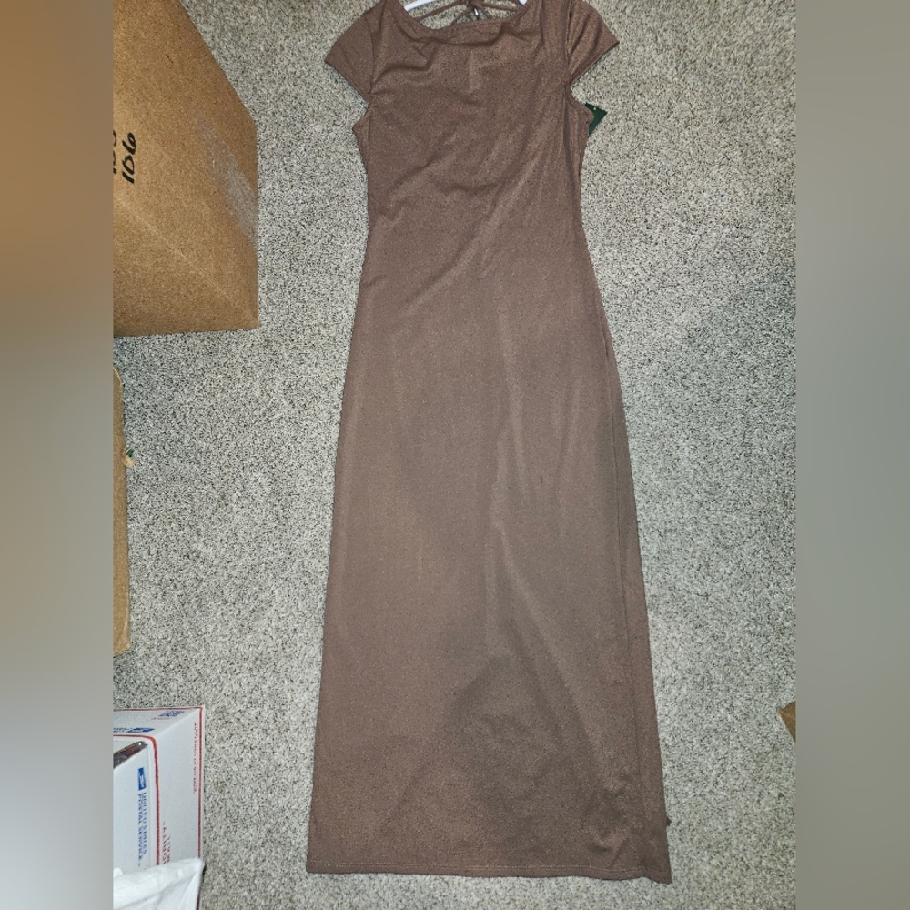 (9) WILD FABLE Short Sleeve Maxi Dress in Taupe - Picture 6 of 6